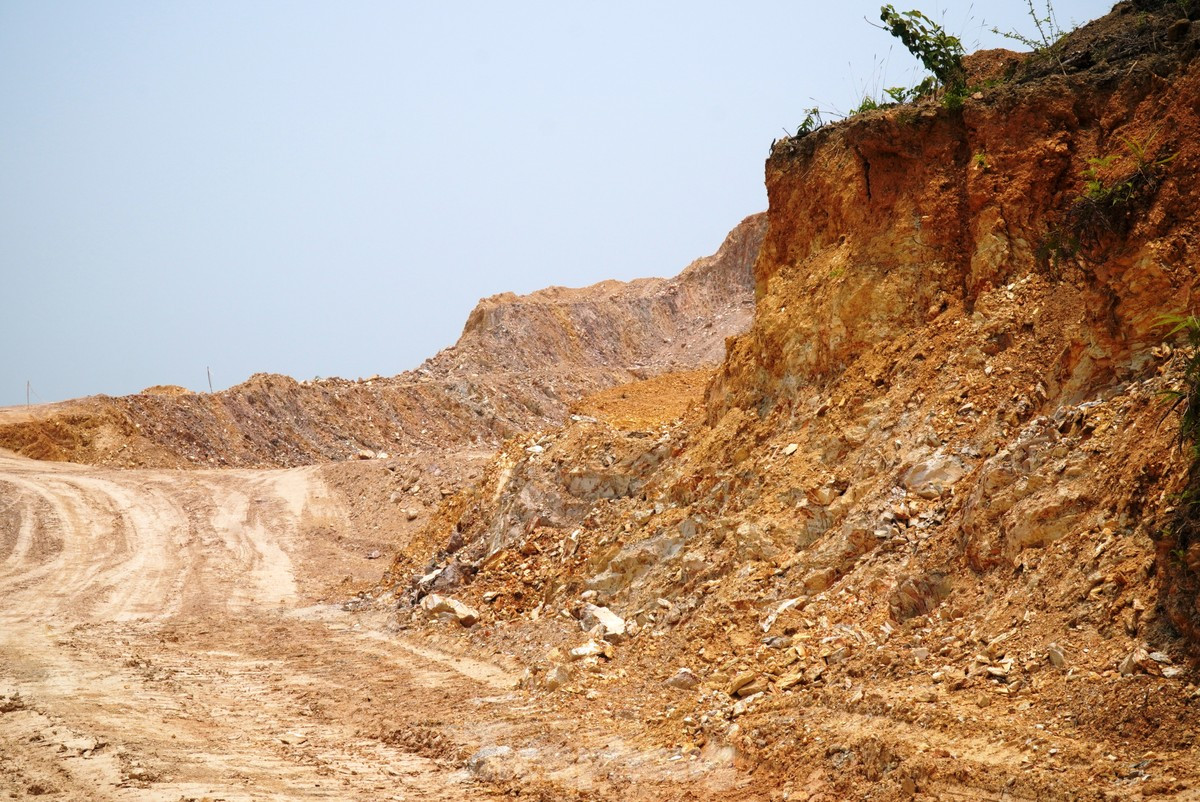 Hoạt động cấp phép, quản lý, khai thác mỏ khoáng sản đất làm vật liệu san lấp trên địa bàn TT-Huế còn nhiều thiếu sót, vi phạm. Ảnh minh họa Hoạt động cấp phép, quản lý, khai thác mỏ khoáng sản đất làm vật liệu san lấp trên địa bàn TT-Huế còn nhiều thiếu sót, vi phạm. Ảnh minh họa