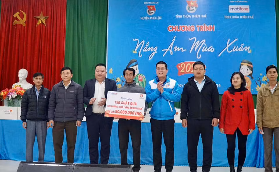 Chương trình tặng quà Tết cho trẻ em có hoàn cảnh khó khăn nhận được sự đồng hành, hỗ trợ của Mobifone chi nhánh TT-Huế.
