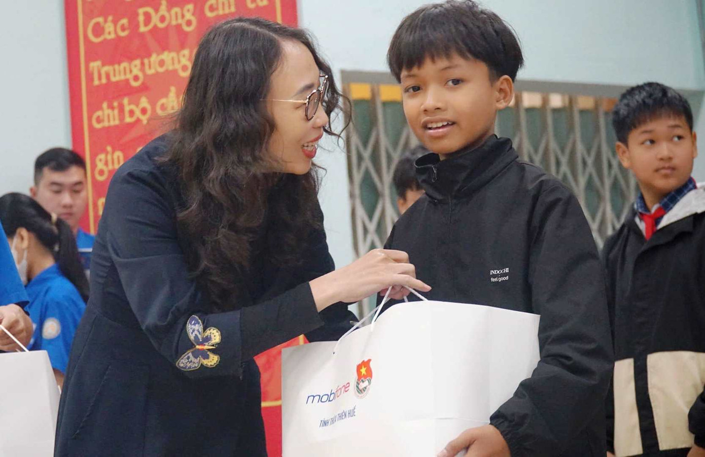 Hoạt động thiện nguyện của tuổi trẻ TT-Huế và nhà hảo tâm nhằm góp phần giúp đỡ và hỗ trợ thiếu nhi có hoàn cảnh khó khăn đón Tết Nguyên đán đầy đủ, ấm áp hơn.