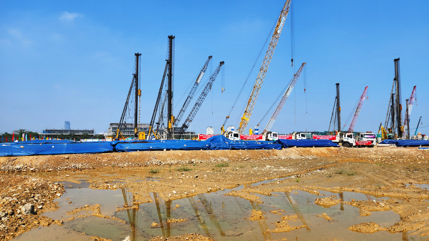 Dự án Trung tâm thương mại Aeon Mall Huế trong giai đoạn thi công. Ảnh: N.V Dự án Trung tâm thương mại Aeon Mall Huế trong giai đoạn thi công. Ảnh: N.V