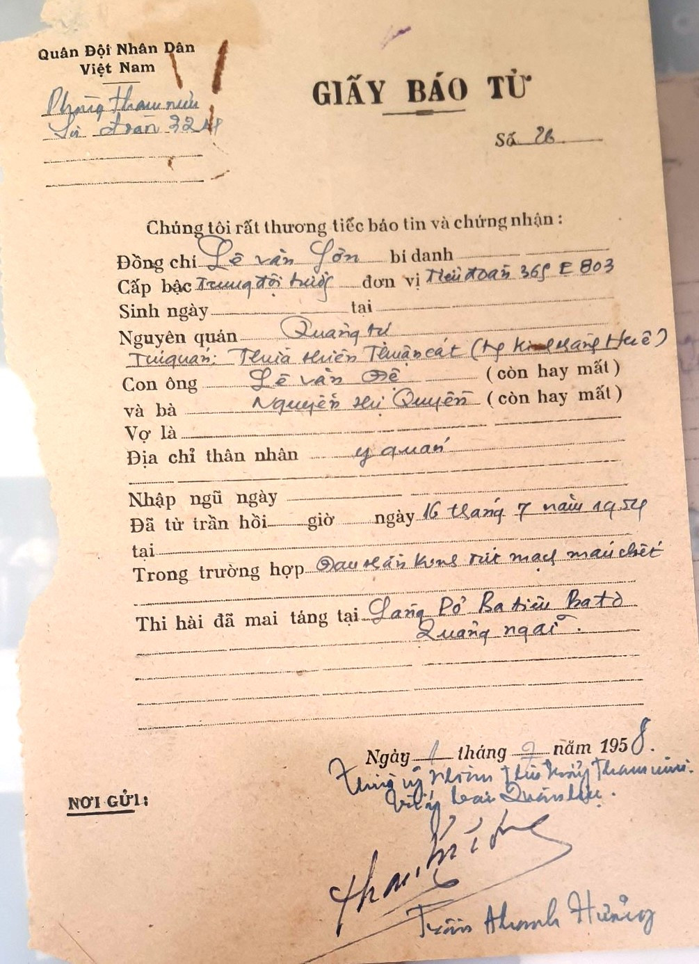 Di vật giấy báo tử xác nhận từ năm 1958. Di vật giấy báo tử xác nhận từ năm 1958.