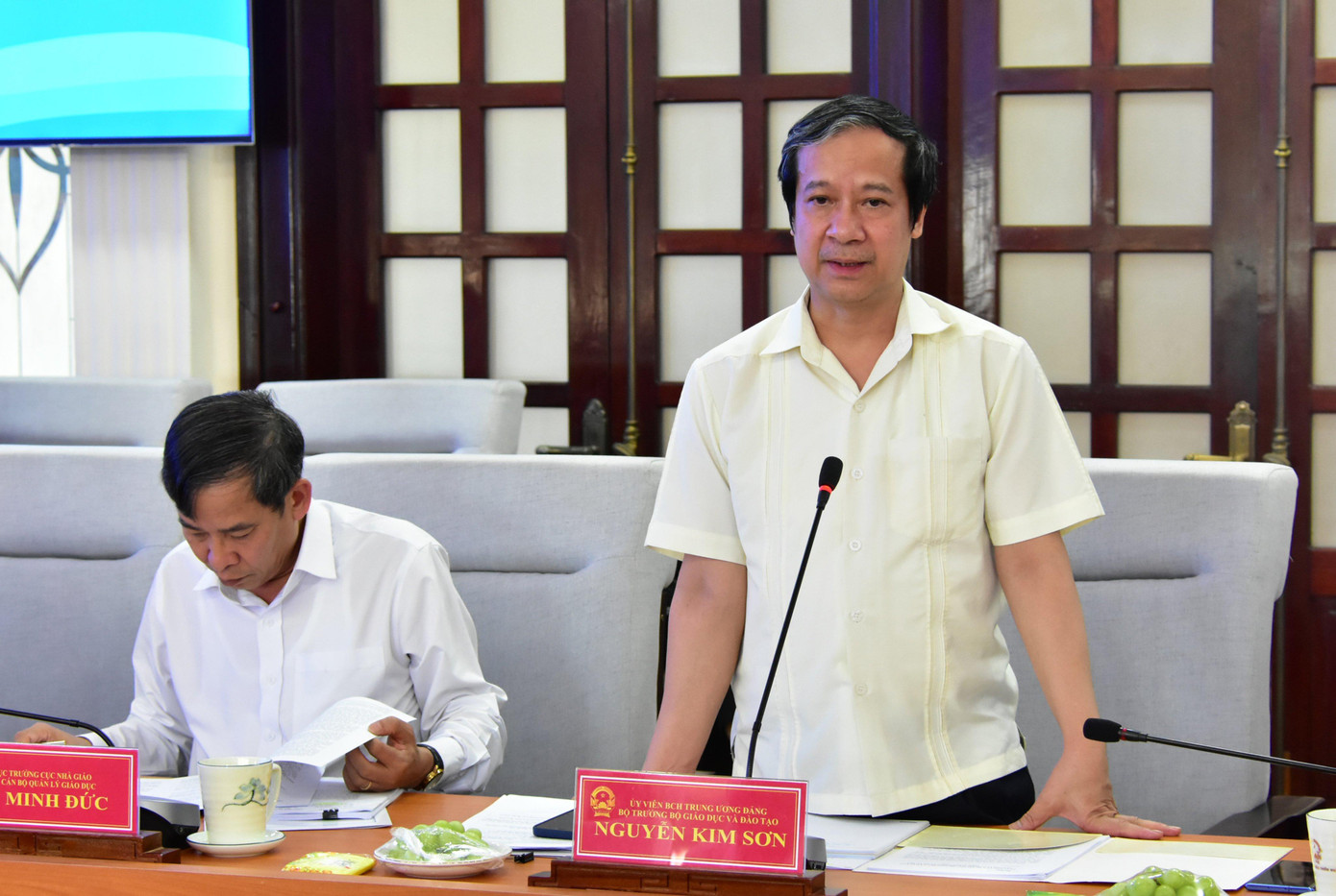 Trước đó, vào chiều 6/7, làm việc với lãnh đạo UBND tỉnh TT-Huế và Sở GD&amp;ĐT tỉnh liên quan chuẩn bị cho kỳ thi tốt nghiệp THPT 2022, Bộ trưởng Nguyễn Kim Sơn đề nghị Ban Chỉ đạo kỳ thi tốt nghiệp THPT tỉnh TT-Huế tiếp tục rà soát, kiểm tra để chủ động, kịp thời chấn chỉnh, xử lý tốt tình huống phát sinh, sẵn sàng phương án cho những tình huống đột xuất có thể xảy ra, thực hiện tốt công tác thi và coi thi của toàn bộ thí sinh cũng như cán bộ tham gia kỳ thi, nhằm đảm bảo kỳ thi diễn ra an toàn.