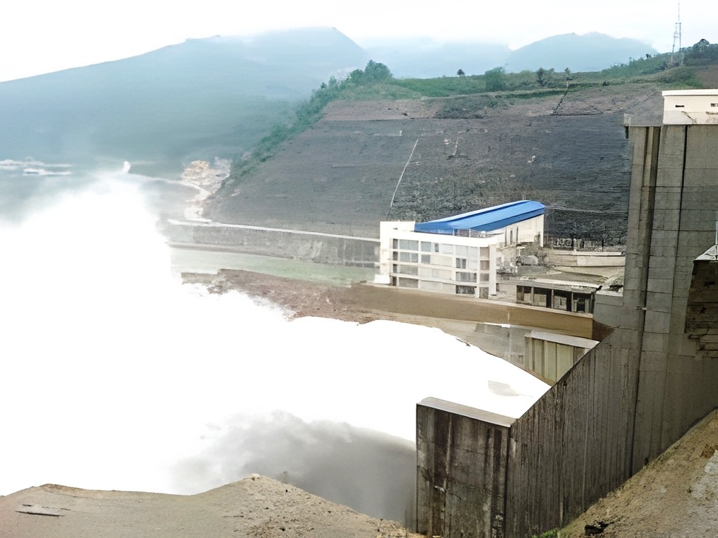 Chủ hồ chứa thủy điện Hương Điền nhận lệnh tăng cường điều tiết nước qua tràn về hạ du. Chủ hồ chứa thủy điện Hương Điền nhận lệnh tăng cường điều tiết nước qua tràn về hạ du.