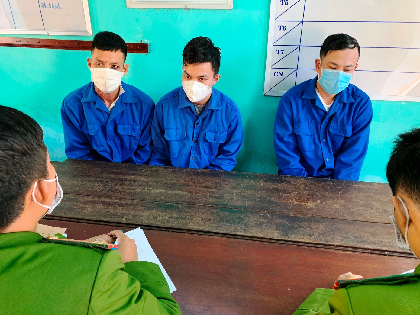 Nhóm đối tượng Trần Ly, Trần Văn Bi, Nguyễn Thanh Tuấn bị công an bắt giữ về hành vi "Bắt giữ người trái pháp luật"