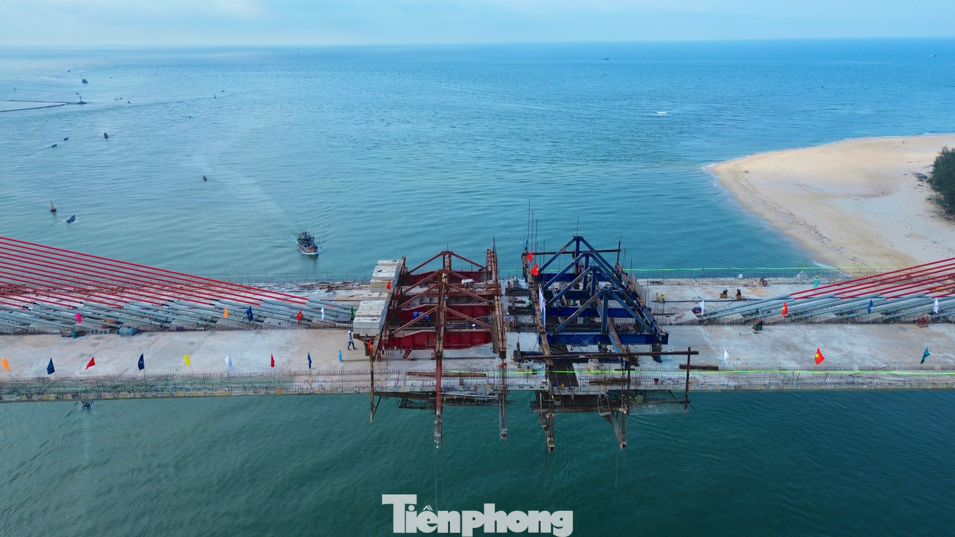 Với tiến độ thực hiện như hiện nay, dự kiến cầu vượt cửa biển Thuận An sẽ thông xe kỹ thuật vào dịp lễ Quốc khánh 2/9 tới, sau đó hoàn thành toàn tuyến vào cuối năm 2025.