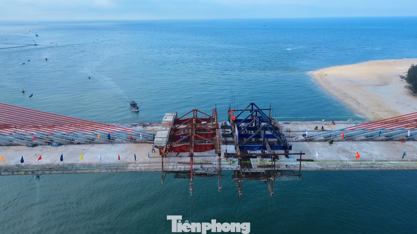 Với tiến độ thực hiện như hiện nay, dự kiến cầu vượt cửa biển Thuận An sẽ thông xe kỹ thuật vào dịp lễ Quốc khánh 2/9 tới, sau đó hoàn thành toàn tuyến vào cuối năm 2025.