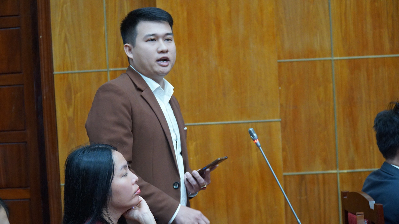 Doanh nhân trẻ nêu ý kiến tại hội nghị.