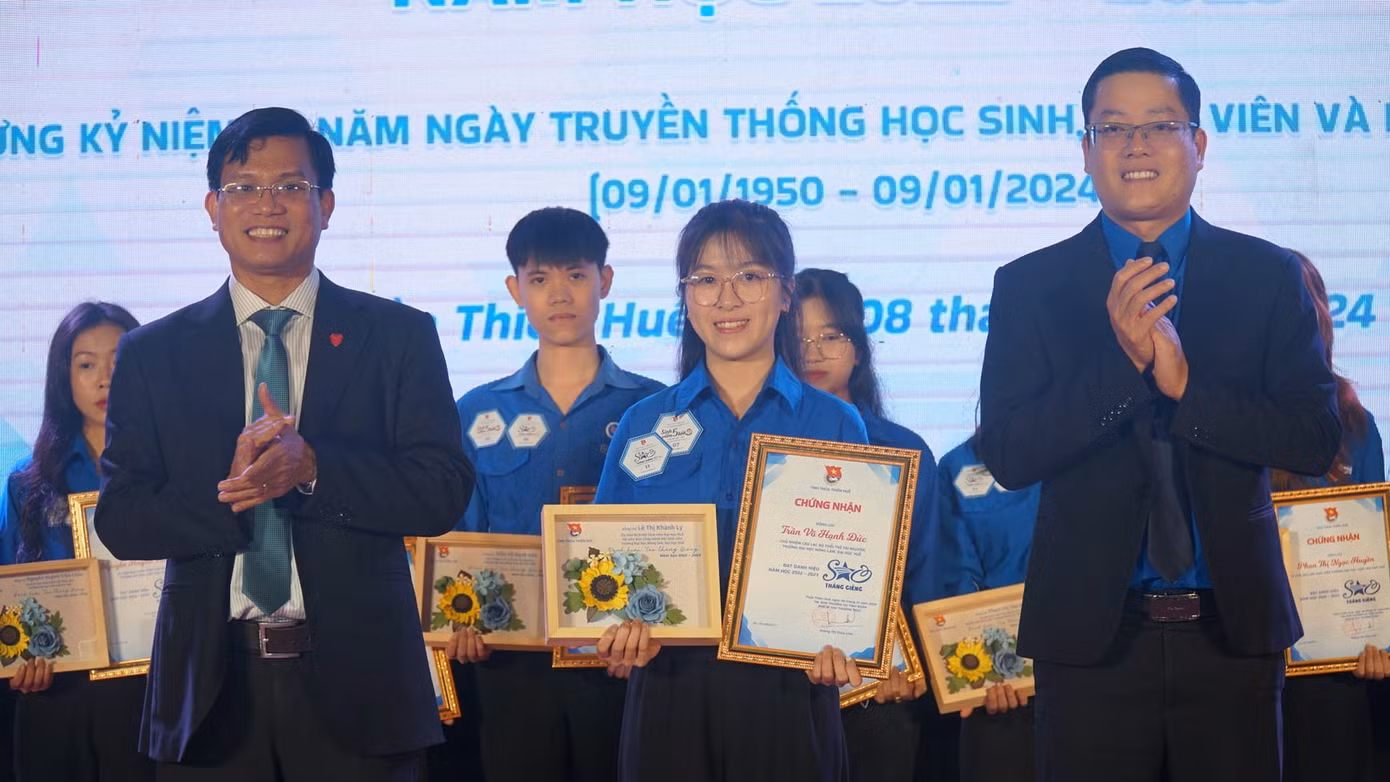 Những sinh viên được tuyên dương lần này là gương mặt tiêu biểu về phấn đấu, rèn luyện toàn diện trên các mặt trong năm 2023.