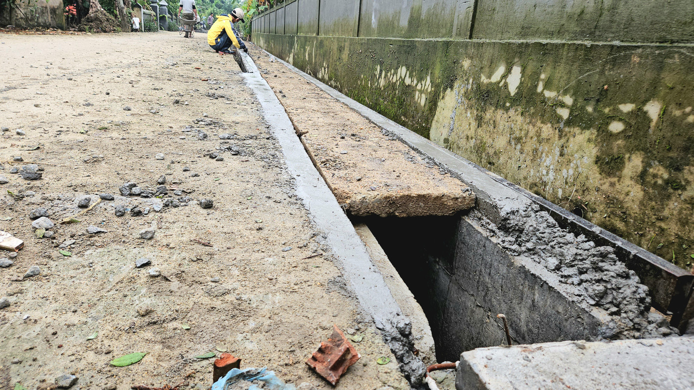 Nâng cấp hệ thống thoát nước mặt, nước thải tại làng bún Vân Cù. Nâng cấp hệ thống thoát nước mặt, nước thải tại làng bún Vân Cù.