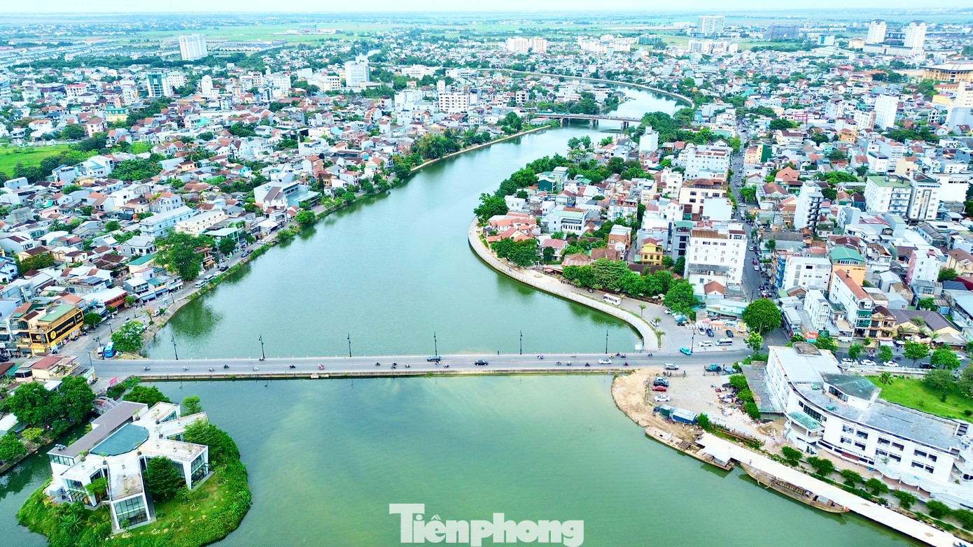 Ngoài chức năng dành cho đi bộ, công trình còn tích hợp nhiều hạng mục phục vụ sinh hoạt cộng đồng, dân sinh như bãi đỗ xe rộng 1.300m2 cạnh Đập Đá, lan can an toàn, hệ thống đèn chiếu sáng, cầu vòm, 11 bến nước, cây xanh, tiểu cảnh và hệ thống thoát nước dọc tuyến. Ngoài chức năng dành cho đi bộ, công trình còn tích hợp nhiều hạng mục phục vụ sinh hoạt cộng đồng, dân sinh như bãi đỗ xe rộng 1.300m2 cạnh Đập Đá, lan can an toàn, hệ thống đèn chiếu sáng, cầu vòm, 11 bến nước, cây xanh, tiểu cảnh và hệ thống thoát nước dọc tuyến.