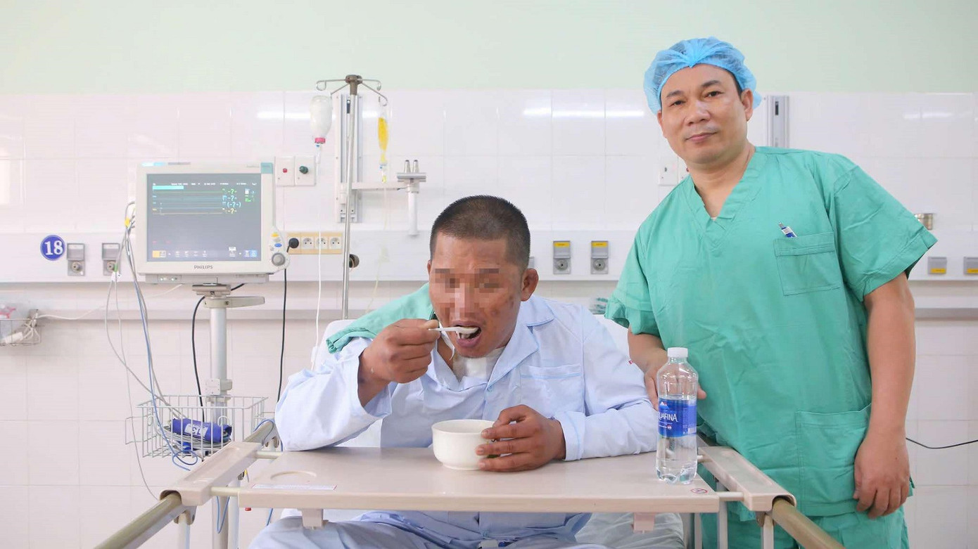 Sức khoẻ bệnh nhân N.V.C. dần ổn định, hồi phục sau khi được ghép tim từ người hiến là anh C.G.C. (34 tuổi, người dân tộc Nùng). Sức khoẻ bệnh nhân N.V.C. dần ổn định, hồi phục sau khi được ghép tim từ người hiến là anh C.G.C. (34 tuổi, người dân tộc Nùng).