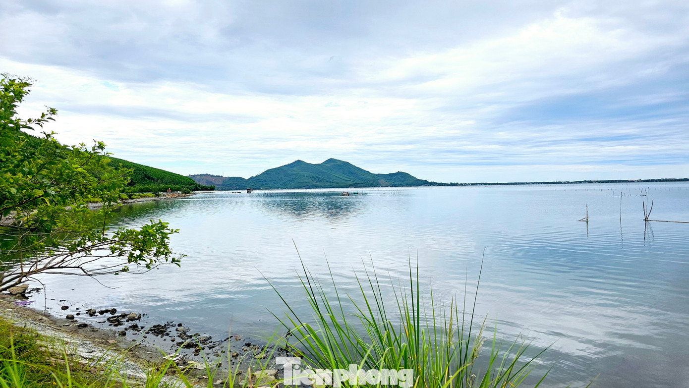 Theo quy hoạch, Khu du lịch quốc gia Lăng Cô - Cảnh Dương nằm trong Khu kinh tế Chân Mây - Lăng Cô, thuộc thị trấn Lăng Cô và xã Lộc Vĩnh, huyện Phú Lộc, tỉnh TT-Huế có diện tích khoảng 9.490 ha, trong đó diện tích vùng lõi tập trung phát triển du lịch là 1.350 ha. Ảnh: N.V. Theo quy hoạch, Khu du lịch quốc gia Lăng Cô - Cảnh Dương nằm trong Khu kinh tế Chân Mây - Lăng Cô, thuộc thị trấn Lăng Cô và xã Lộc Vĩnh, huyện Phú Lộc, tỉnh TT-Huế có diện tích khoảng 9.490 ha, trong đó diện tích vùng lõi tập trung phát triển du lịch là 1.350 ha. Ảnh: N.V.