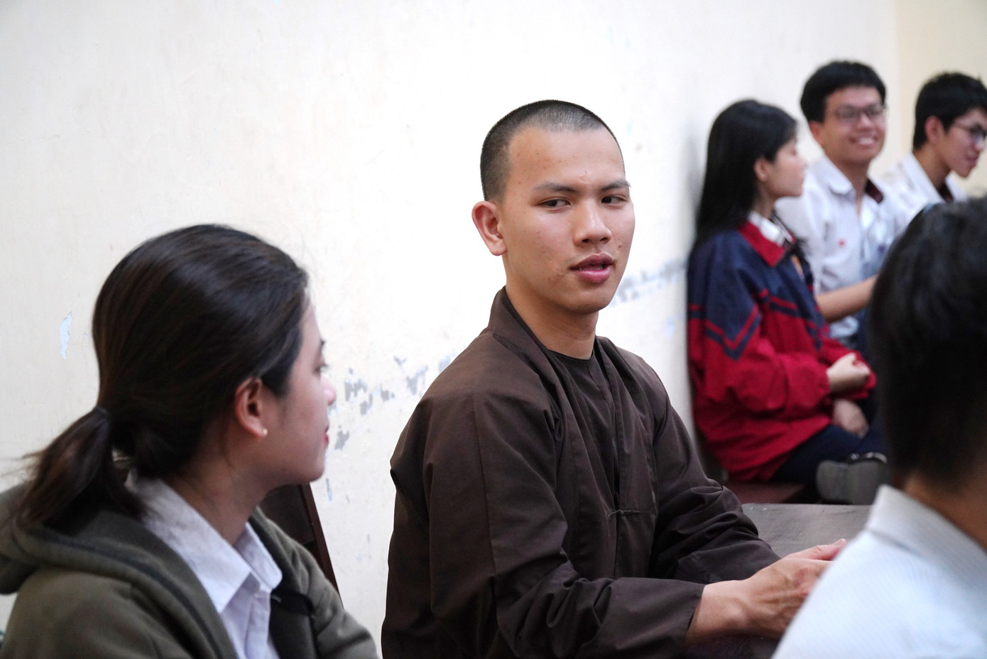 Những thí sinh đặc biệt, là những tăng, ni sinh đang tu, học tại các ngôi chùa tại Huế tham dự kỳ thi tốt nghiệp THPT năm 2023 tại điểm thi Trường THPT Chuyên Quốc học Huế. Những thí sinh đặc biệt, là những tăng, ni sinh đang tu, học tại các ngôi chùa tại Huế tham dự kỳ thi tốt nghiệp THPT năm 2023 tại điểm thi Trường THPT Chuyên Quốc học Huế.