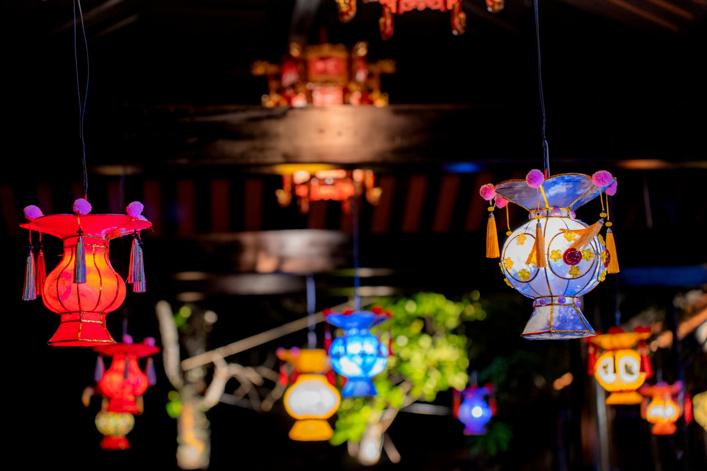 Tham gia các đêm hội còn có sản phẩm đèn lồng của nghệ nhân đến từ Tứ Xuyên, Trung Quốc. (Ảnh: Đình Hoàng)