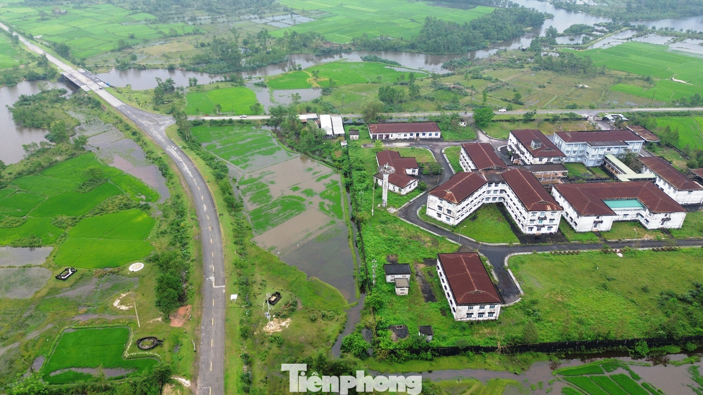 Mới đây, lãnh đạo UBND thành phố Huế và ngành y tế địa phương có chủ trương giao Trường Đại học Y Dược - Đại học Huế cùng Bệnh viện Đại học Y Dược Huế nghiên cứu, xây dựng Trung tâm Y tế huyện Phú Lộc (cơ sở 2) trở thành một bệnh viện trực thuộc Trường Đại học Y Dược – Đại học Huế.