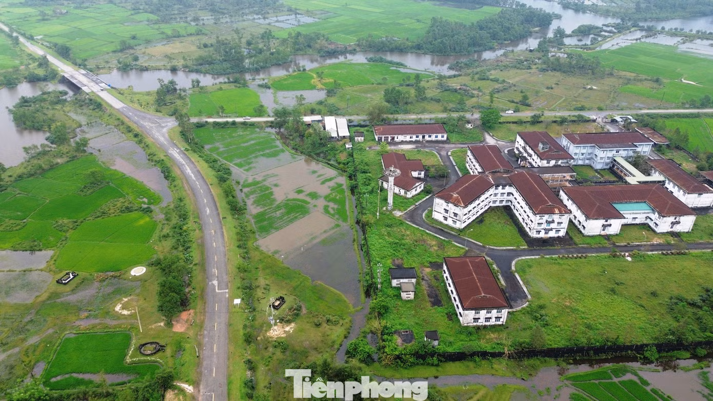 Mới đây, lãnh đạo UBND thành phố Huế và ngành y tế địa phương có chủ trương giao Trường Đại học Y Dược - Đại học Huế cùng Bệnh viện Đại học Y Dược Huế nghiên cứu, xây dựng Trung tâm Y tế huyện Phú Lộc (cơ sở 2) trở thành một bệnh viện trực thuộc Trường Đại học Y Dược – Đại học Huế. Mới đây, lãnh đạo UBND thành phố Huế và ngành y tế địa phương có chủ trương giao Trường Đại học Y Dược - Đại học Huế cùng Bệnh viện Đại học Y Dược Huế nghiên cứu, xây dựng Trung tâm Y tế huyện Phú Lộc (cơ sở 2) trở thành một bệnh viện trực thuộc Trường Đại học Y Dược – Đại học Huế.