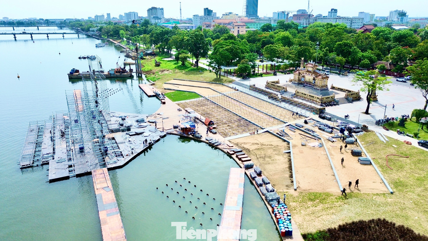 Khu vực sân khấu này đã được TP Huế đầu tư rất quy mô, từng đưa vào sử dụng trong chương trình Khai mạc Năm du lịch Quốc gia - Huế 2025. Sân khấu đã được chuẩn bị sẵn phần kết cấu hạ tầng bền vững và an toàn. Sân khấu biểu diễn được lắp dựng đảm bảo tính an toàn và thẩm mỹ cao, phù hợp với tính chất của cuộc thi lớn, nổi bật như Hoa hậu Việt Nam 2024. Khu vực sân khấu này đã được TP Huế đầu tư rất quy mô, từng đưa vào sử dụng trong chương trình Khai mạc Năm du lịch Quốc gia - Huế 2025. Sân khấu đã được chuẩn bị sẵn phần kết cấu hạ tầng bền vững và an toàn. Sân khấu biểu diễn được lắp dựng đảm bảo tính an toàn và thẩm mỹ cao, phù hợp với tính chất của cuộc thi lớn, nổi bật như Hoa hậu Việt Nam 2024.