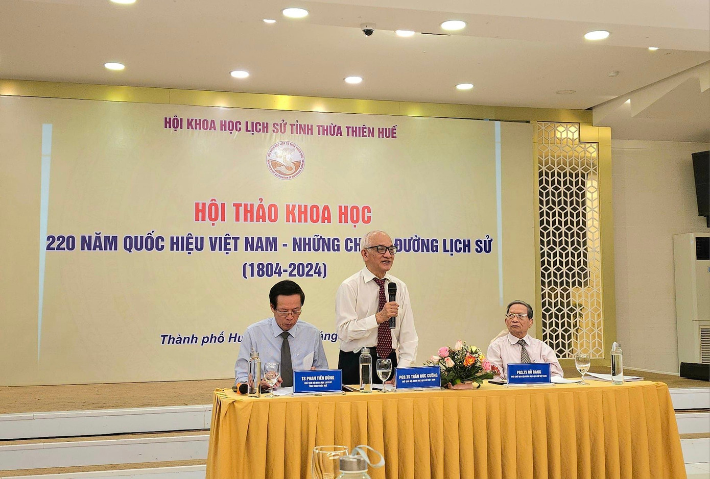 PGS.TS Trần Đức Cường - Chủ tịch Hội Khoa học Lịch sử Việt Nam, chủ trì hội thảo. Ảnh: V.T.H