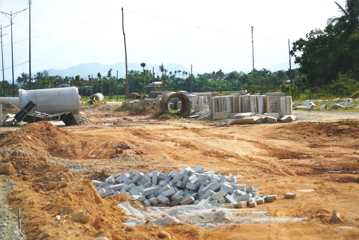 “Dự án chậm tiến độ kéo dài. Hiện Ban đang hoàn thiện dự thảo xử phạt các nhà thầu chậm tiến độ thi công dự án đường Chợ Mai - Tân Mỹ để trình cấp có thẩm quyền phê duyệt, xử lý. Ban sẽ tiếp tục đôn đốc các nhà thầu tổ chức thi công, hoàn thành tiến độ dự án theo cam kết”, ông Hậu thông tin. “Dự án chậm tiến độ kéo dài. Hiện Ban đang hoàn thiện dự thảo xử phạt các nhà thầu chậm tiến độ thi công dự án đường Chợ Mai - Tân Mỹ để trình cấp có thẩm quyền phê duyệt, xử lý. Ban sẽ tiếp tục đôn đốc các nhà thầu tổ chức thi công, hoàn thành tiến độ dự án theo cam kết”, ông Hậu thông tin.