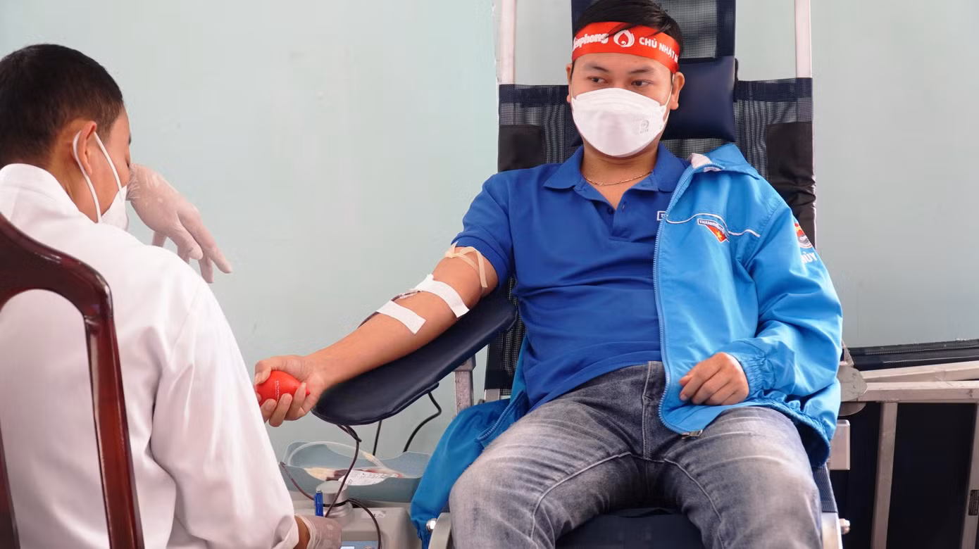 Anh Phan Tuấn Vũ - Bí thư Đoàn xã Thủy Phù (Hương Thủy), người đã 27 lần hiến máu tình nguyện