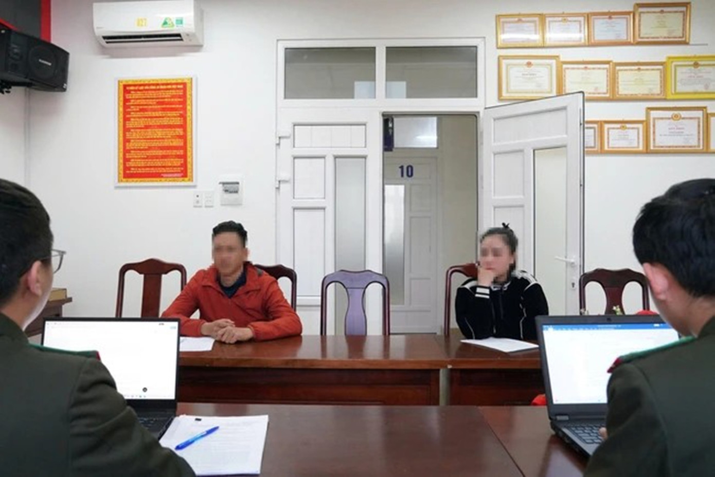 Những người đăng tin thất thiệt về "bắt cóc, buôn người" bị lực lượng công an tại Huế mời làm việc, xử phạt vi phạm hành chính.