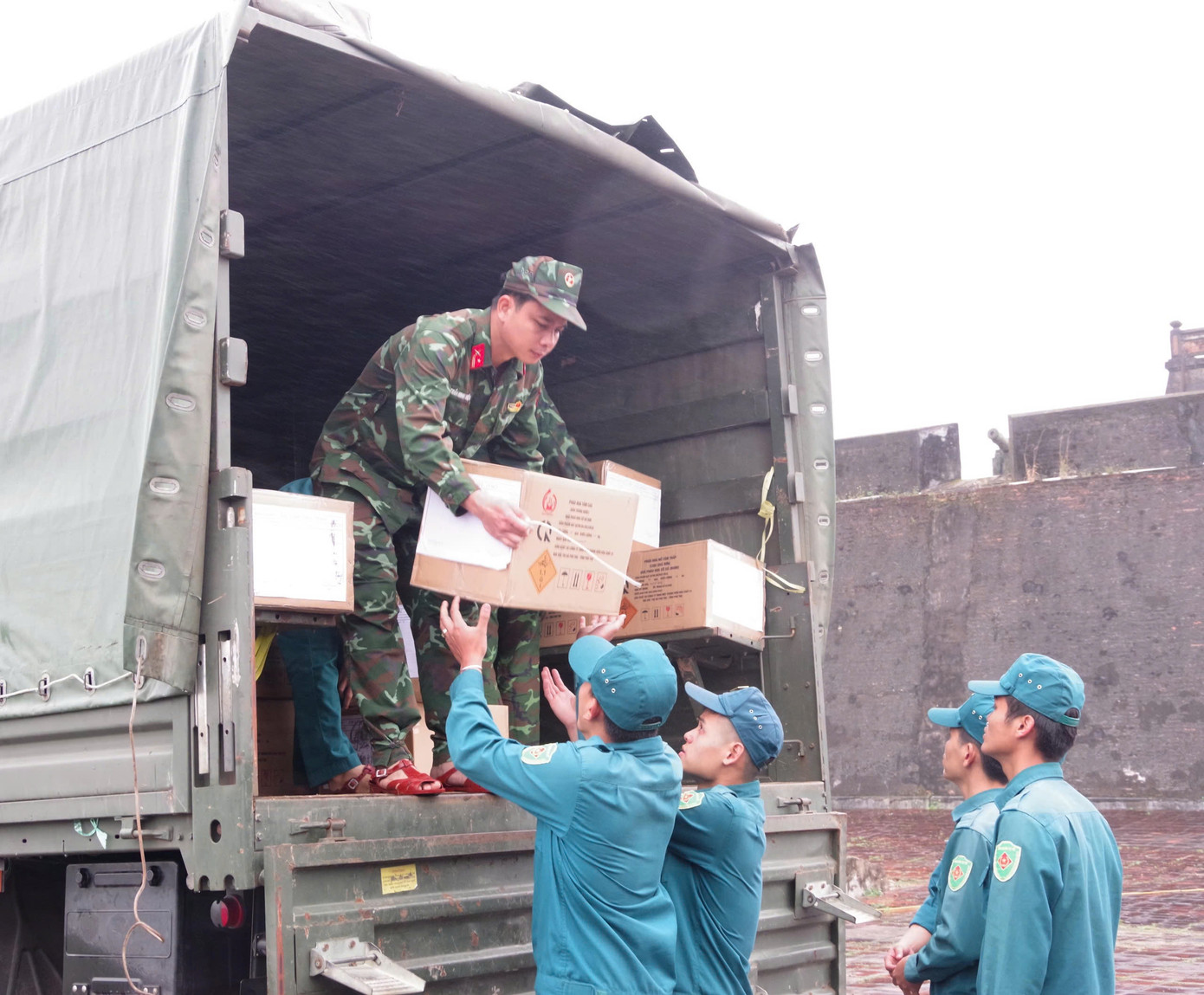 Như mọi năm, khu vực bắn pháo hoa giao thừa tại di tích Kỳ Đài được xác định là điểm trung tâm của thành phố Huế, nhằm phục vụ du khách, người dân 2 quận Thuận Hóa và Phú Xuân. Tại đây, lực lượng chức năng sẽ bắn 1.000 quả pháo hoa tầm cao và 1.000 quả tầm thấp mừng giao thừa Tết Ất Tỵ.