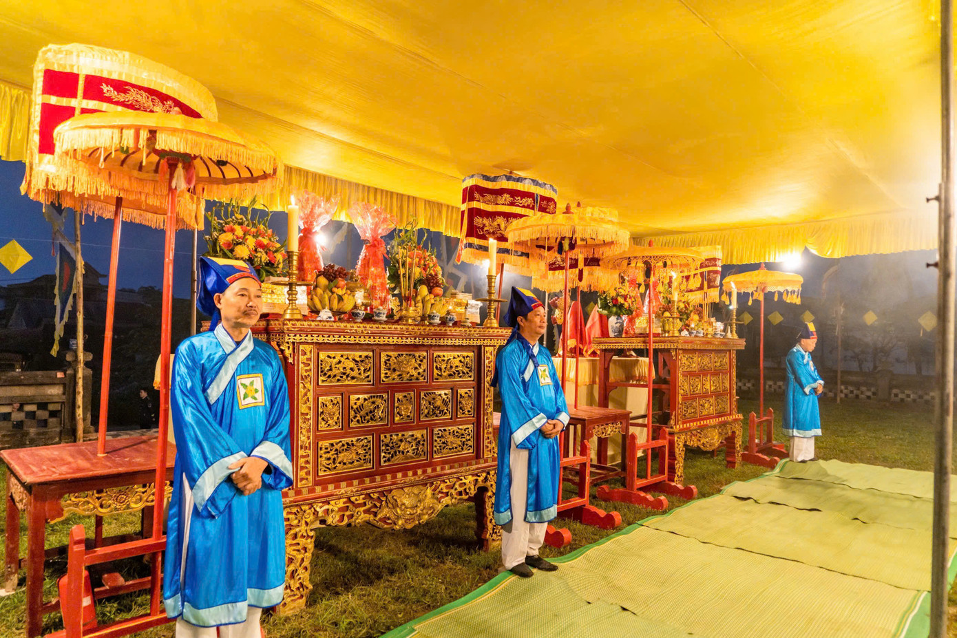 Theo các sử liệu, đàn Xã Tắc được xây dựng vào năm 1806 dưới thời vua Gia Long. Đây là một trong những di tích cung đình đặc biệt quan trọng của Cố đô Huế. Dưới thời nhà Nguyễn, đàn Xã Tắc được xếp cùng hàng với đàn Nam Giao và Ngũ miếu trong Hoàng thành, là một trong những miếu đàn trọng yếu của triều đình và hoàng gia. Theo các sử liệu, đàn Xã Tắc được xây dựng vào năm 1806 dưới thời vua Gia Long. Đây là một trong những di tích cung đình đặc biệt quan trọng của Cố đô Huế. Dưới thời nhà Nguyễn, đàn Xã Tắc được xếp cùng hàng với đàn Nam Giao và Ngũ miếu trong Hoàng thành, là một trong những miếu đàn trọng yếu của triều đình và hoàng gia.