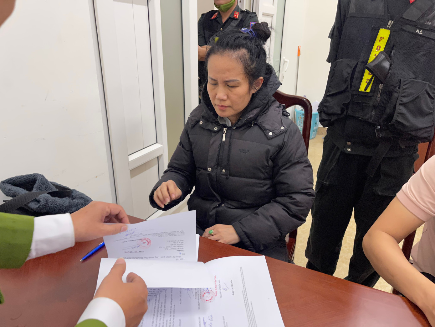 Lê Thị Mỹ Dung - chủ quán karaoke Quỳnh Hương là một trong 16 đối tượng bị khởi tố về hành vi mua bán, tổ chức sử dụng trái phép chất ma túy. Ảnh: CACC