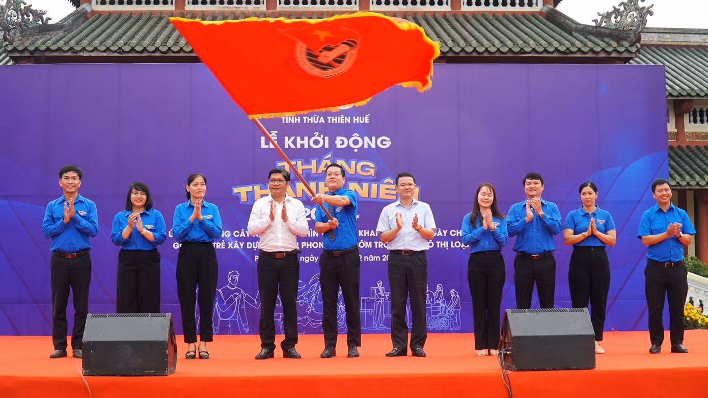 Đại diện lãnh đạo Tỉnh ủy, UBND tỉnh và Tỉnh Đoàn TT-Huế phát lệnh khởi động Tháng Thanh niên năm 2024 tại huyện Phong Điền.