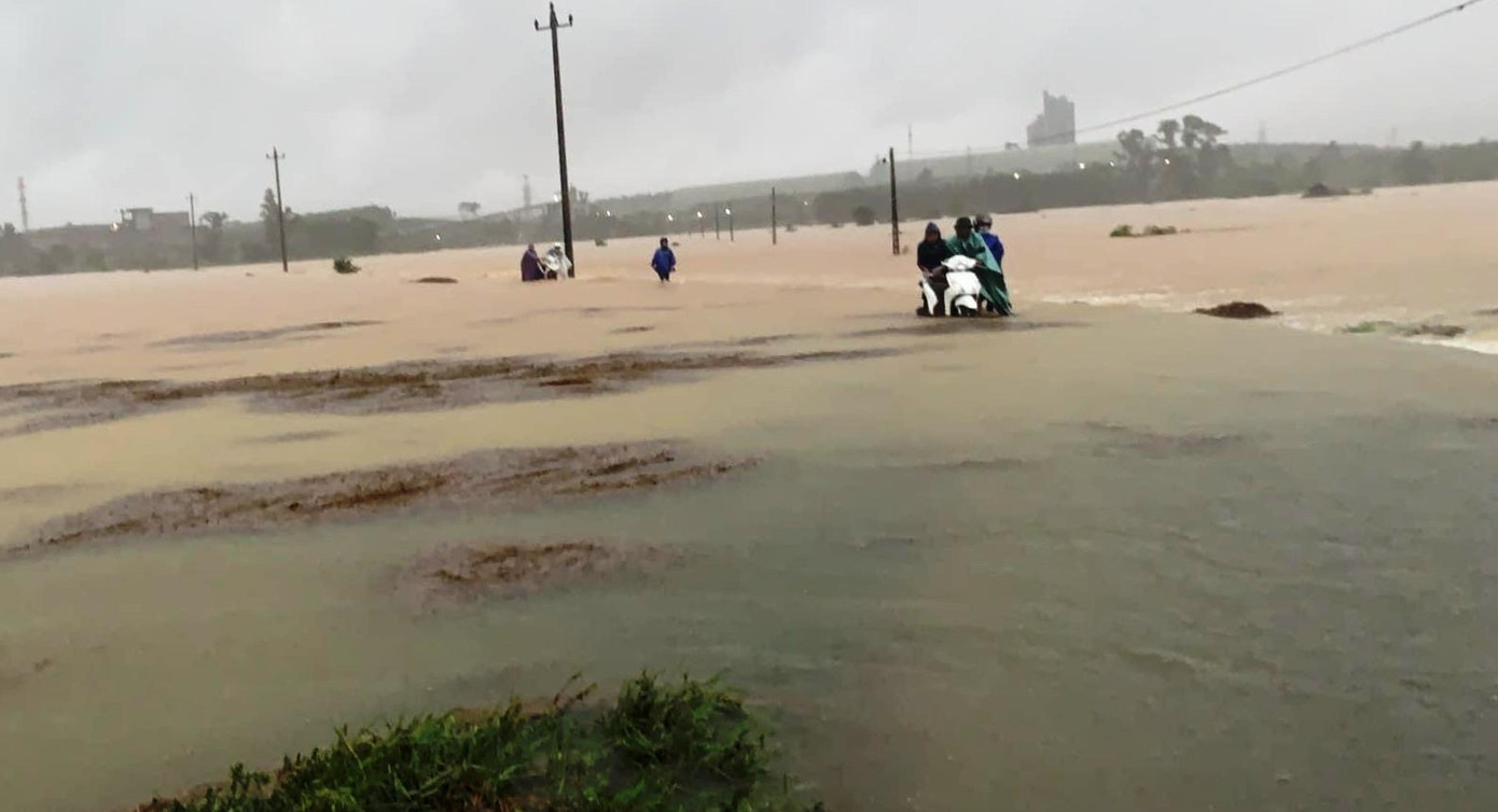 Bão số 5 gây mưa to, lũ tại tỉnh TT-Huế