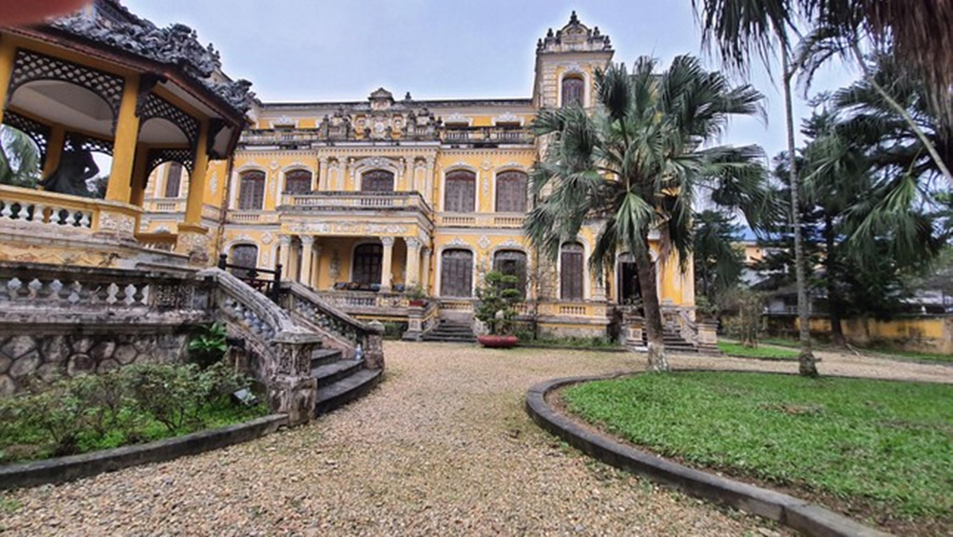 Cung điện được xây dựng từ thời Hoàng đế Khải Định. Ảnh: N.V