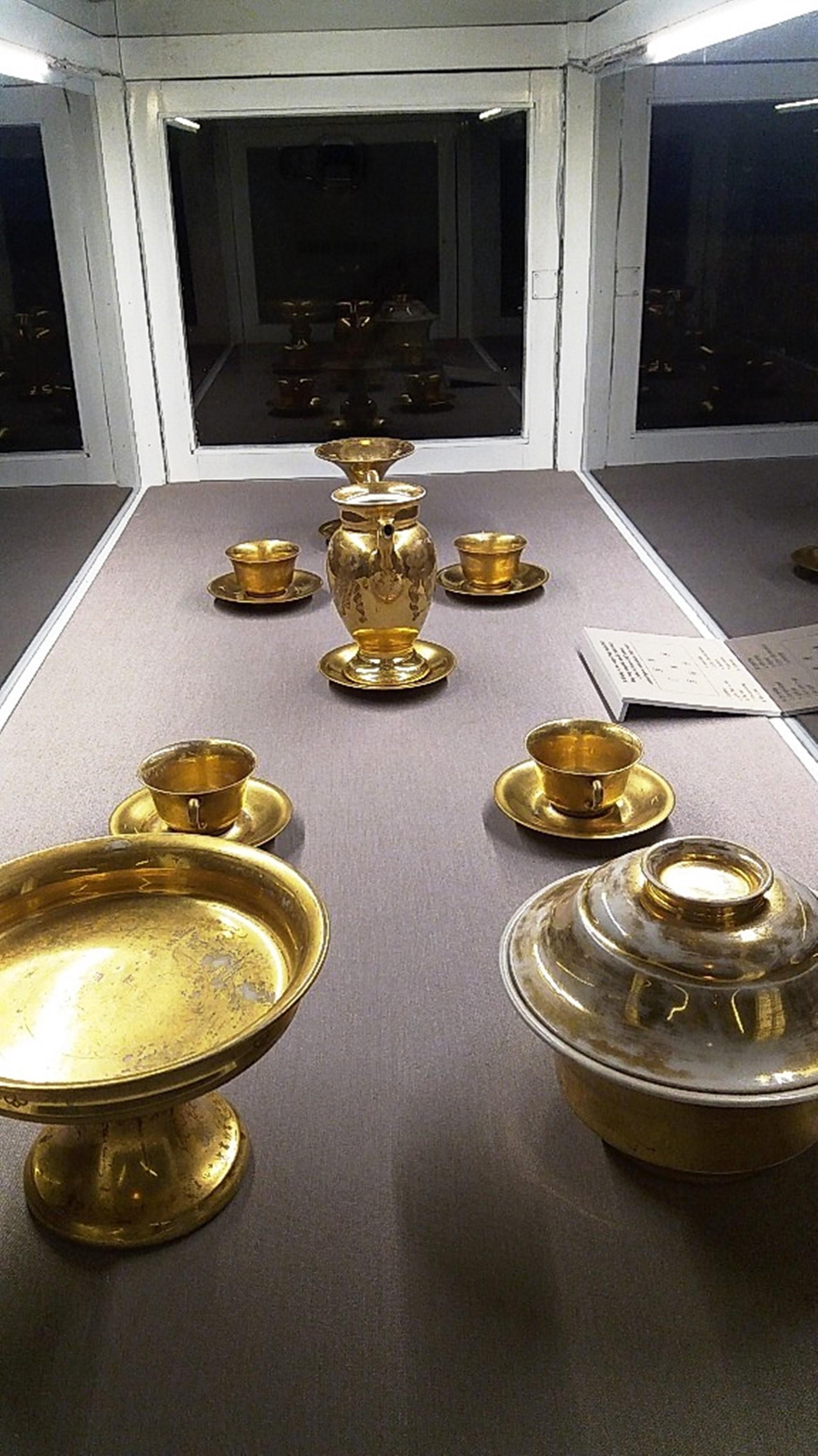 Nơi đây thường tổ chức các cuộc trưng bày cổ vật xưa quý giá. Ảnh: N.V