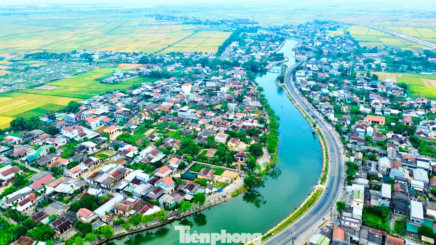 Dương Nỗ một thời thuộc huyện Phú Vang, sau đó sáp nhập vào TP Huế cũ (trực thuộc tỉnh Thừa Thiên-Huế), rồi trở thành phường Dương Nỗ hiện nay. Cụ thể, trước năm 2021, các xã Phú Dương, Phú Mậu, Phú Thanh (phường Dương Nỗ hiện nay) đều thuộc huyện Phú Vang, sau đó sáp nhập vào TP Huế cũ. Đến đầu năm 2025, 3 xã chính thức hợp nhất thành phường Dương Nỗ, trực thuộc quận Thuận Hóa, TP Huế. Dương Nỗ một thời thuộc huyện Phú Vang, sau đó sáp nhập vào TP Huế cũ (trực thuộc tỉnh Thừa Thiên-Huế), rồi trở thành phường Dương Nỗ hiện nay. Cụ thể, trước năm 2021, các xã Phú Dương, Phú Mậu, Phú Thanh (phường Dương Nỗ hiện nay) đều thuộc huyện Phú Vang, sau đó sáp nhập vào TP Huế cũ. Đến đầu năm 2025, 3 xã chính thức hợp nhất thành phường Dương Nỗ, trực thuộc quận Thuận Hóa, TP Huế.