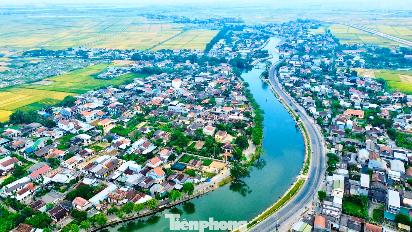 Dương Nỗ một thời thuộc huyện Phú Vang, sau đó sáp nhập vào TP Huế cũ (trực thuộc tỉnh Thừa Thiên-Huế), rồi trở thành phường Dương Nỗ hiện nay. Cụ thể, trước năm 2021, các xã Phú Dương, Phú Mậu, Phú Thanh (phường Dương Nỗ hiện nay) đều thuộc huyện Phú Vang, sau đó sáp nhập vào TP Huế cũ. Đến đầu năm 2025, 3 xã chính thức hợp nhất thành phường Dương Nỗ, trực thuộc quận Thuận Hóa, TP Huế.
