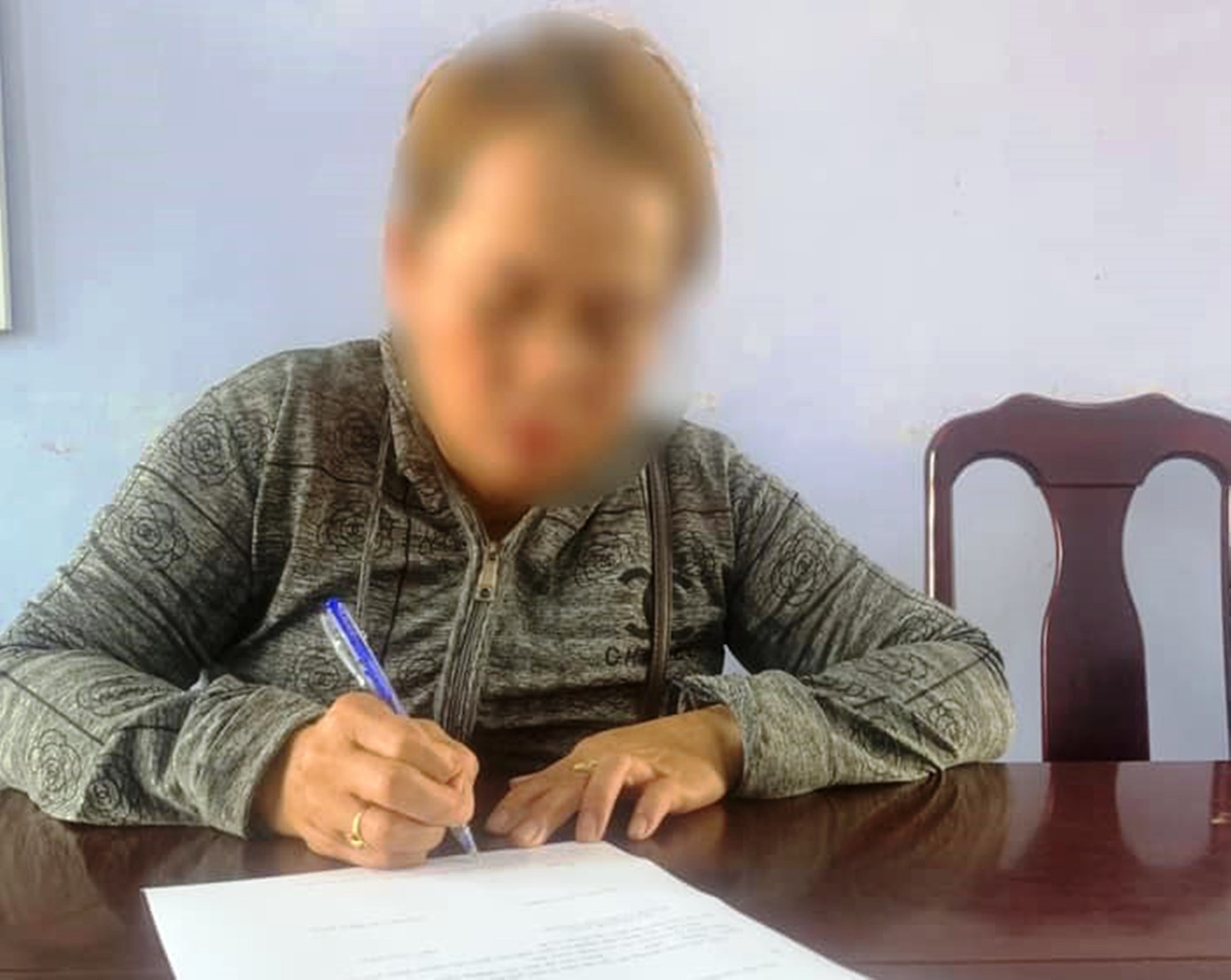 Bà Hồ Thị T.N. tại cơ quan công an. Ảnh: CACC