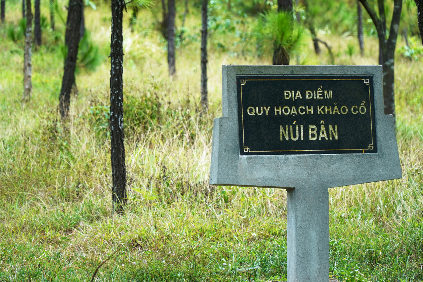 Bảo tàng Lịch sử Quốc gia Việt Nam và Sở Văn hóa - Thể thao (VHTT) tỉnh TT-Huế vừa tiến hành hội nghị báo cáo sơ bộ đợt khảo cổ giai đoạn 2 tại di tích núi Bân, phường An Tây, TP Huế.