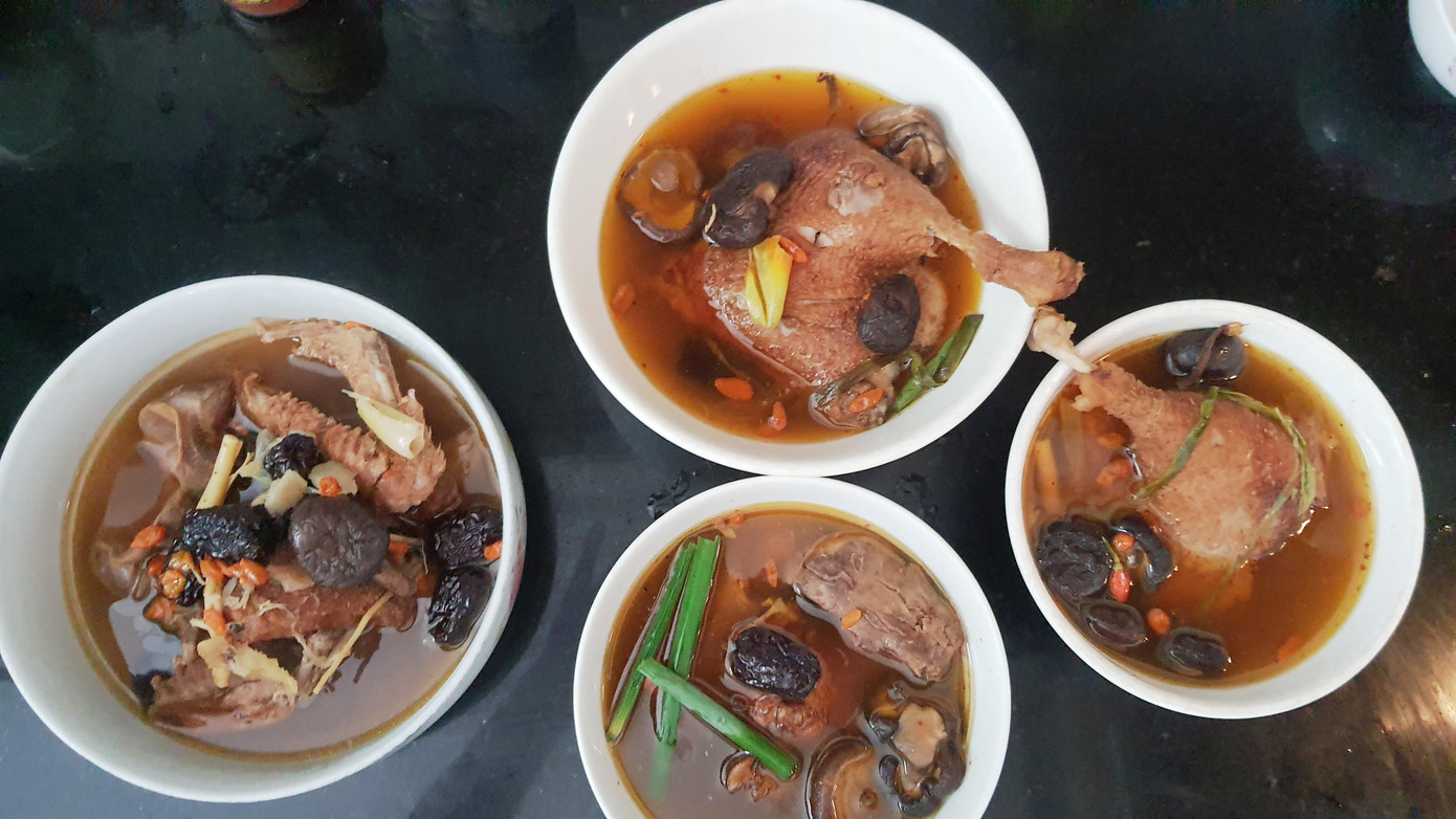 Món vịt tiềm nấu thuốc bắc trong mâm cỗ Tết Mùng Năm tại Huế Món vịt tiềm nấu thuốc bắc trong mâm cỗ Tết Mùng Năm tại Huế