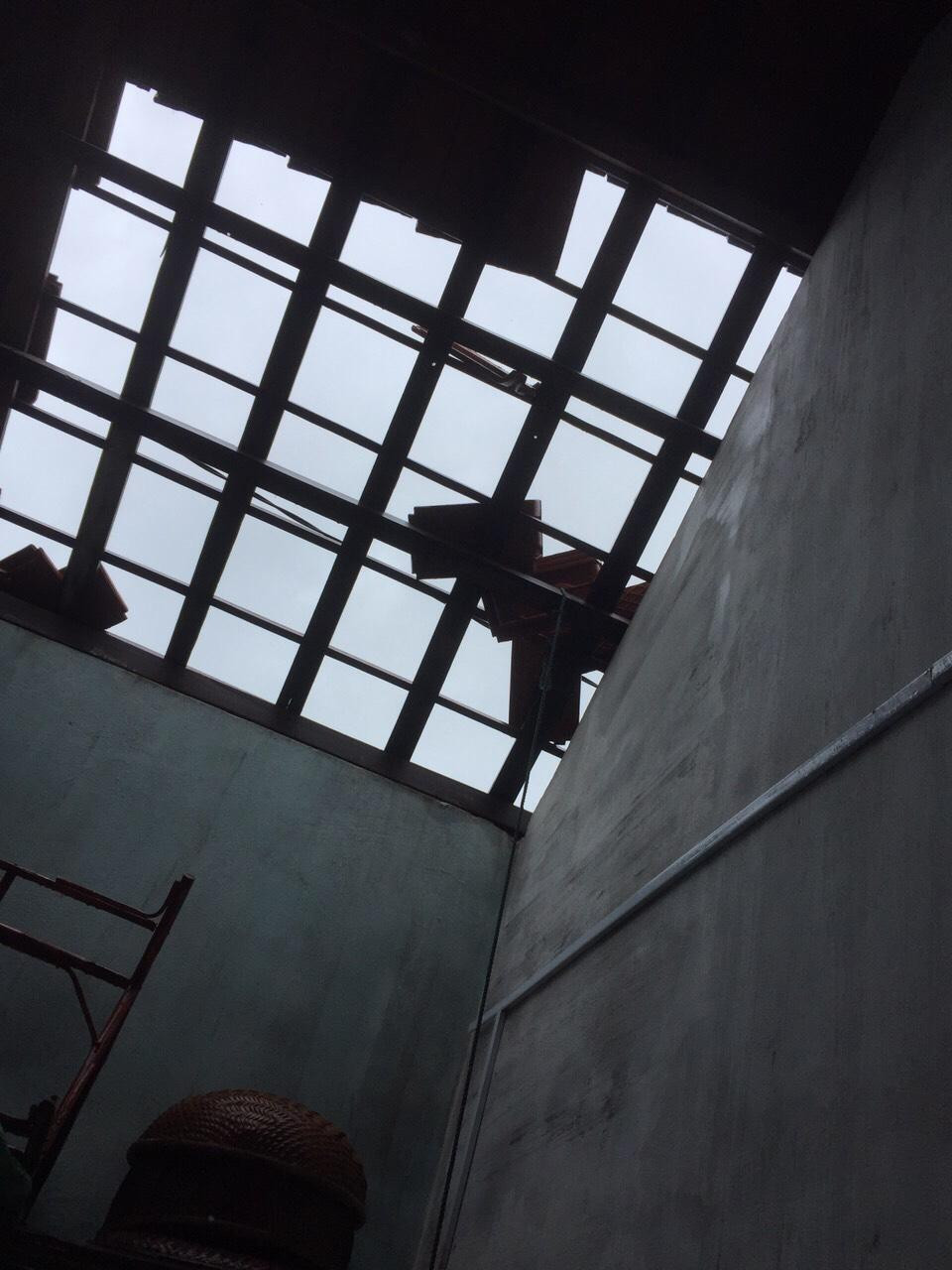 Lốc xoáy xảy ra tại 4 xã Điền Hòa, Phong Hải, Phong Xuân, Phong Hiền đã gây hư hỏng nặng nề mái ngói, tấm lợp của 21 ngôi nhà dân. Trong đó, địa phương chịu thiệt hại nặng nhất do lốc xoáy là xã Điền Hòa với 10 nhà bị tốc mái, Phong Hải 7 nhà, Phong Hiền 4 nhà, Phong Xuân 2 nhà.