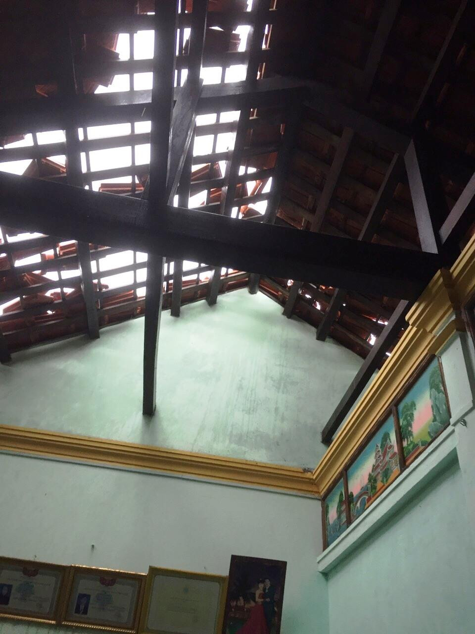 Chiều 11/9, ông Nguyễn Đình Bách - Chủ tịch UBND huyện Phong Điền, tỉnh TT-Huế thông tin, trên địa bàn huyện này vừa xảy ra các trận lốc xoáy ở nhiều xã, gây nhiều thiệt hại về nhà cửa.