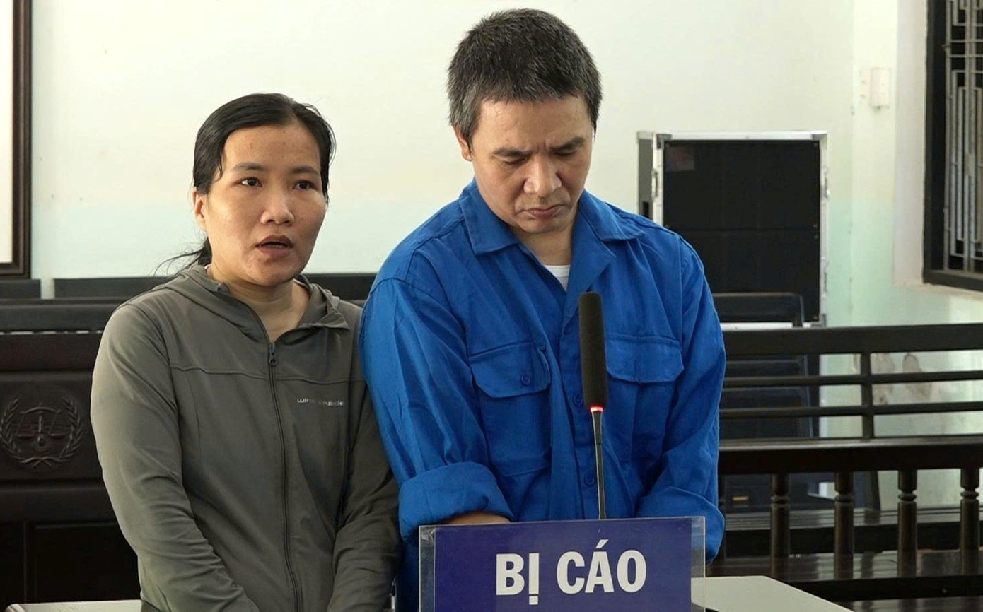 Hai bị cáo Lê Thị Thái Minh và Bùi Tự Thành tại phiên tòa.