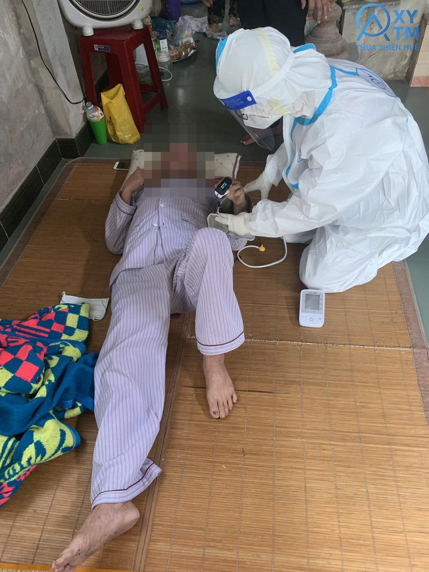 Hội DNT TT-Huế phối hợp lực lượng chức năng hỗ trợ nạn nhân mắc COVID-19. (Ảnh: CTV)