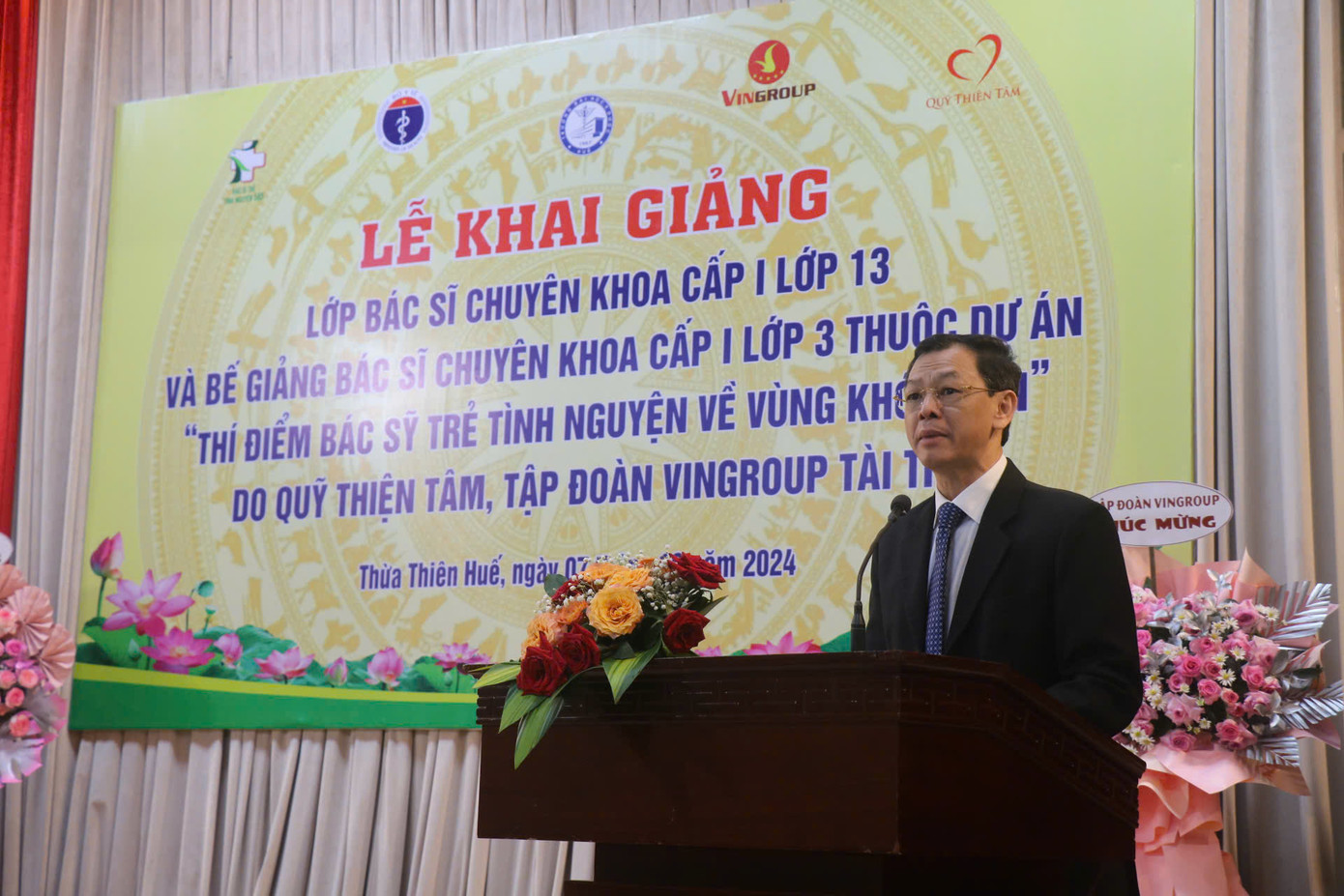 Thứ trưởng Bộ Y tế Nguyễn Tri Thức phát biểu tại buổi lễ.