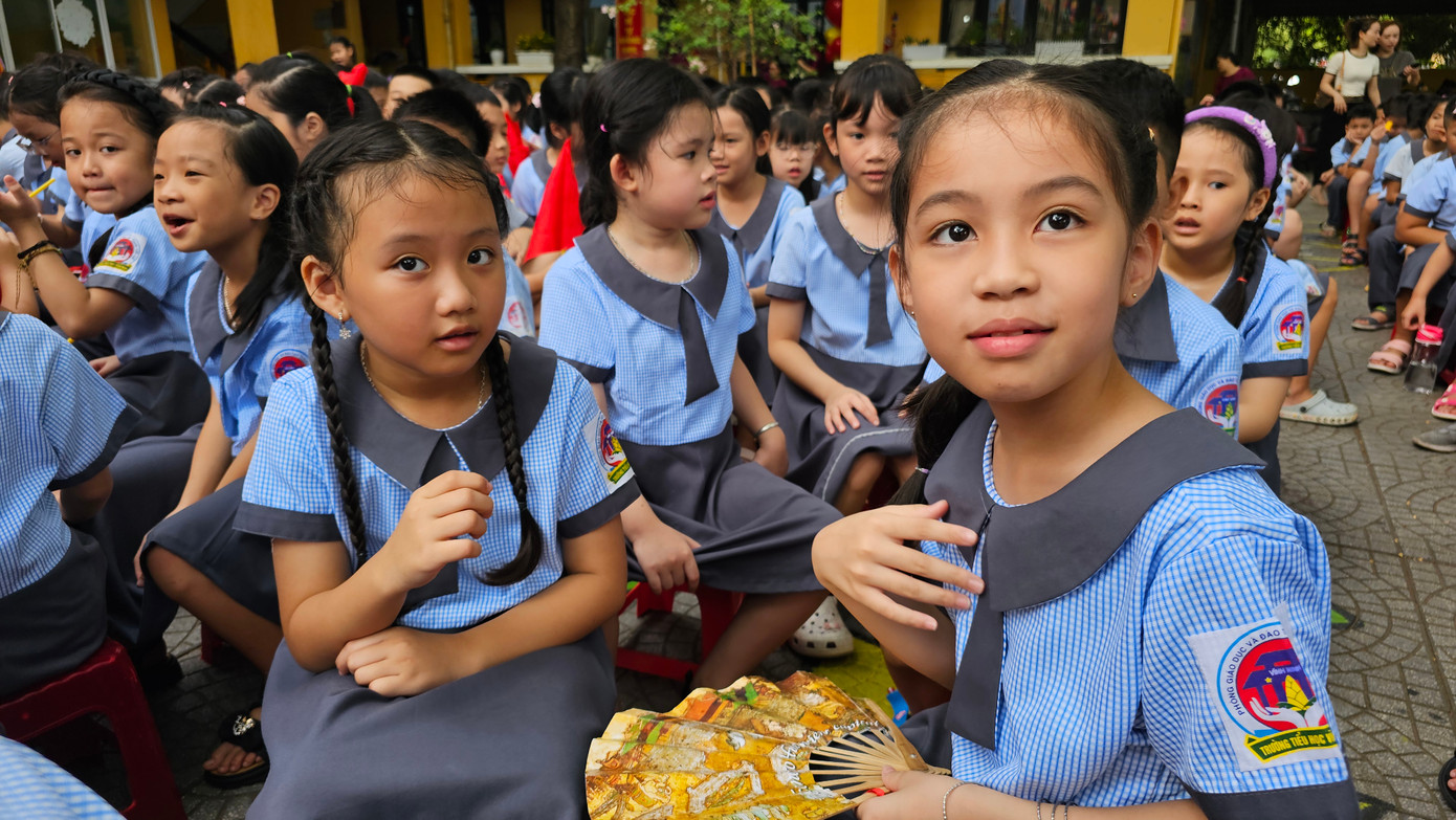 Tin, ảnh: Ngọc Văn- Thế Nghĩa Tin, ảnh: Ngọc Văn- Thế Nghĩa