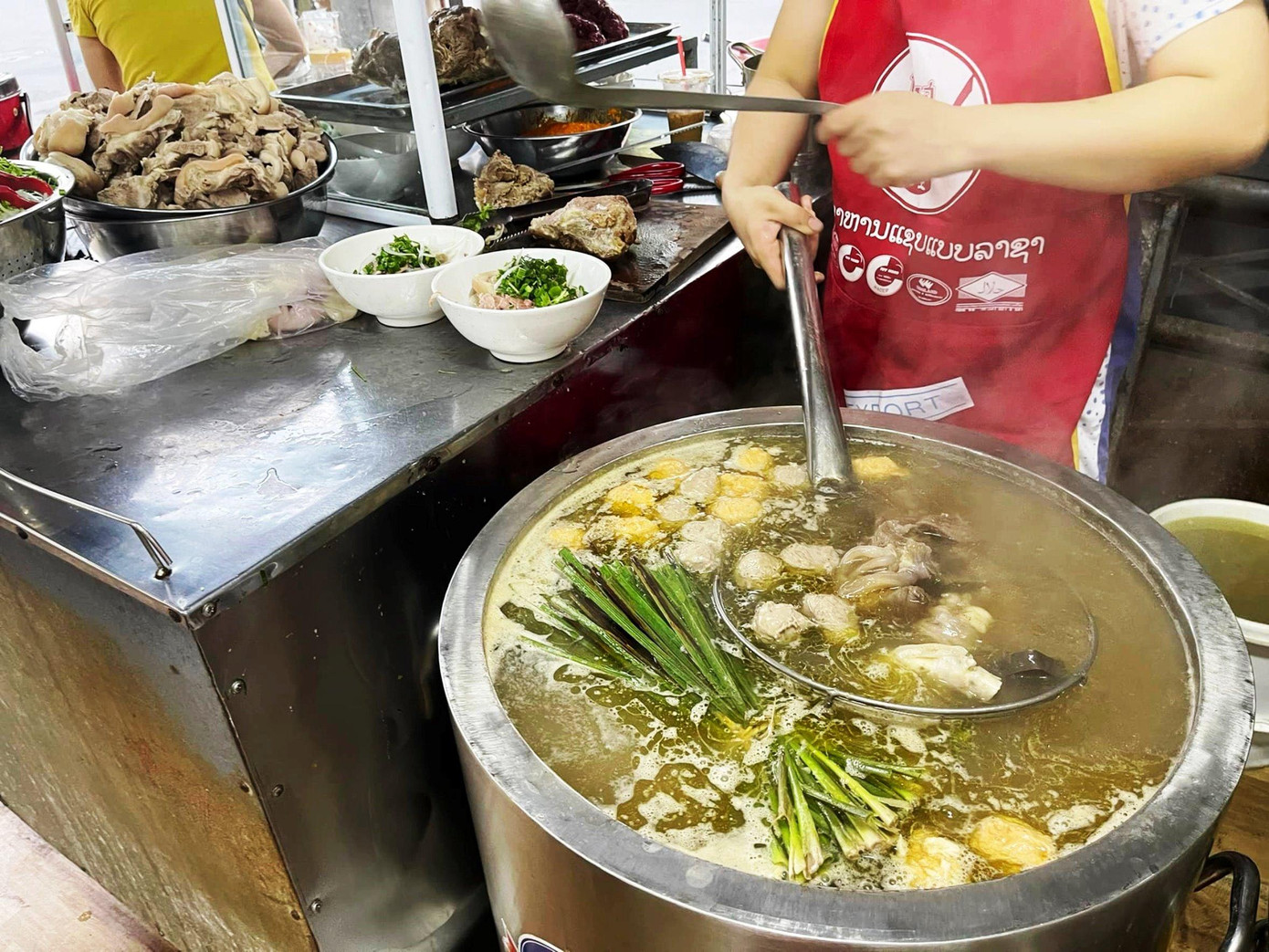 Chế biến bún bò Huế Chế biến bún bò Huế