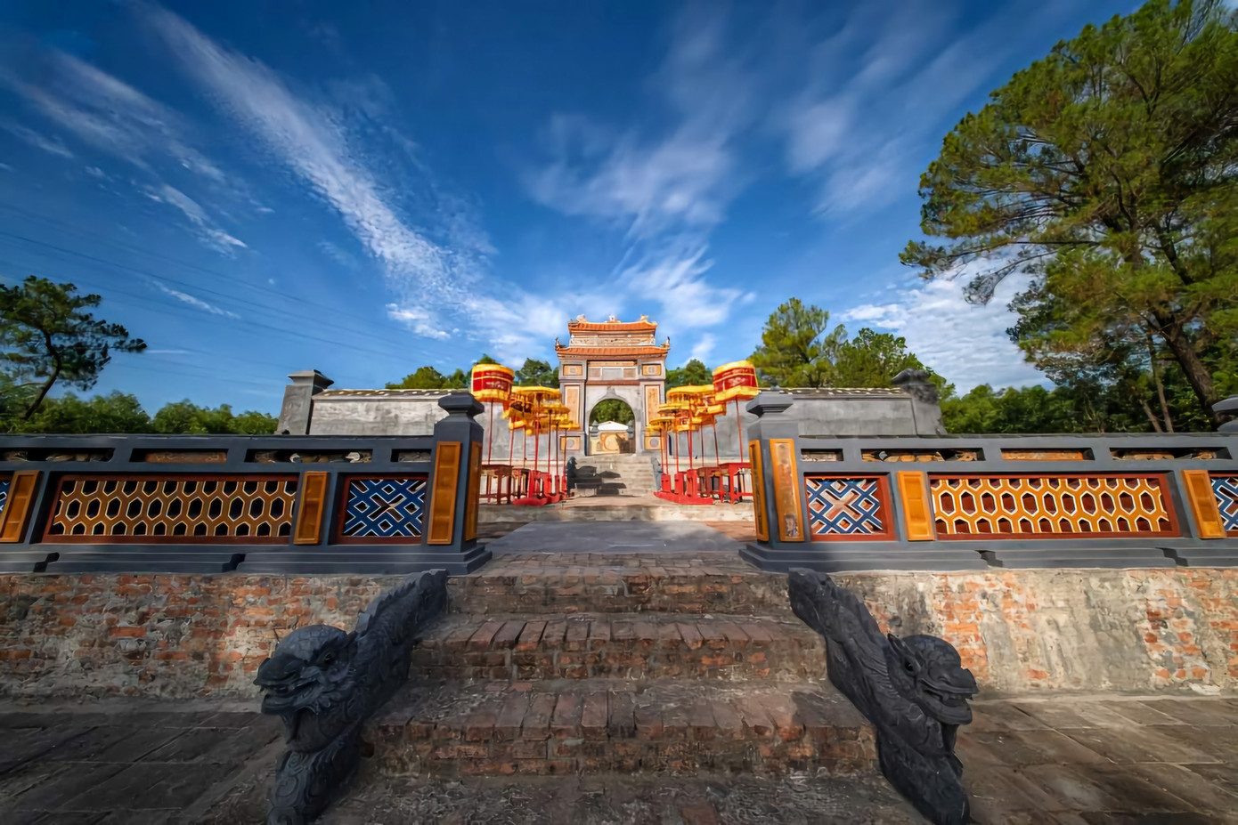 Khu lăng mộ Nghi Thiên Chương Hoàng hậu Từ Dụ, thuộc Quần thể di tích lăng vua Thiệu Trị nhà Nguyễn, là nơi yên nghỉ vĩnh hằng của Hoàng Thái hậu Từ Dụ. Trước đó, dự án bảo tồn, tu bổ, phục hồi và tôn tạo di tích lăng mộ Nghi Thiên Chương Hoàng hậu Từ Dụ khởi công vào ngày 13/6/2023, được thi công, thực hiện cẩn trọng để không ảnh hưởng đến yếu tố gốc của di tích.