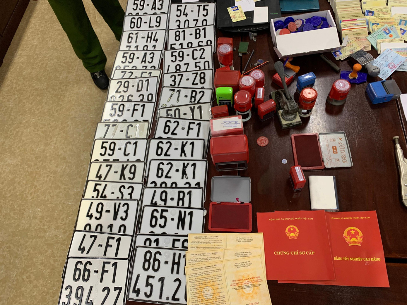 Rất nhiều tang vật bị thu giữ Rất nhiều tang vật bị thu giữ