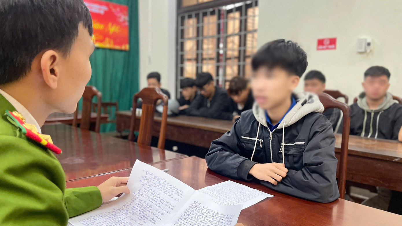 Công an lấy lời khai đối tượng liên quan.