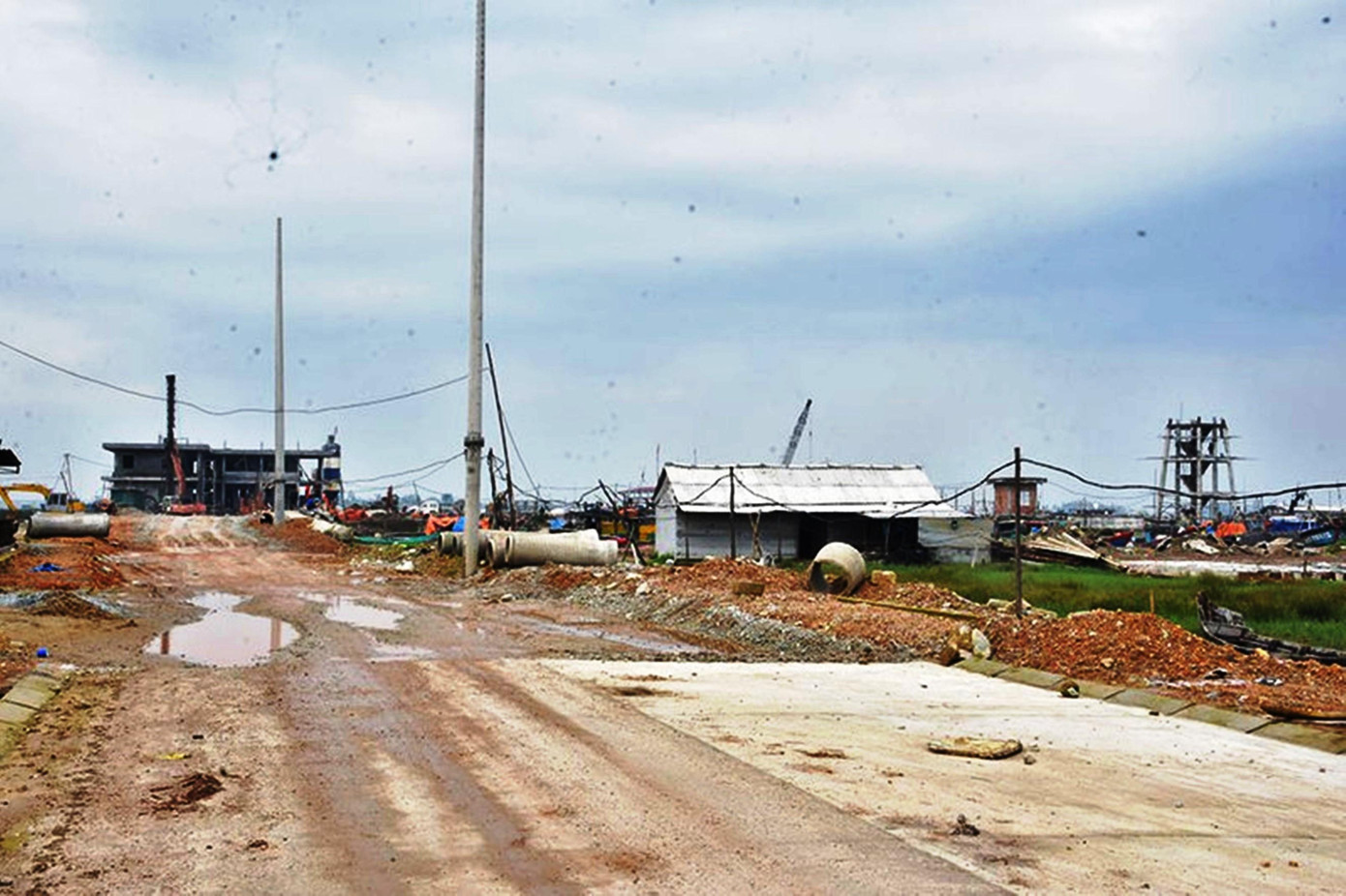 Dự án cảng cá Thuận An (TP Huế) vẫn ngổn ngang, chậm tiến độ sau ngày 31/12/2021. Ảnh: N.D