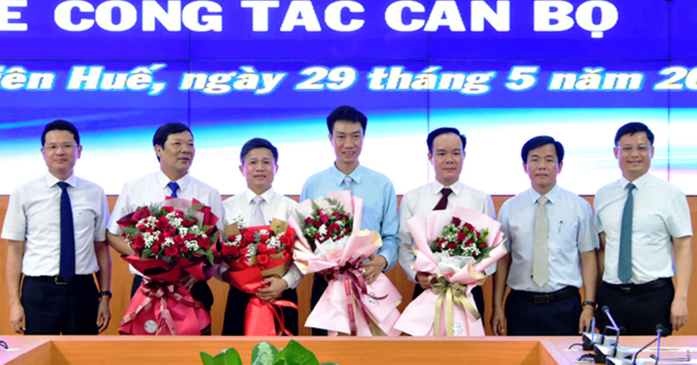 Chủ tịch UBND tỉnh TT-Huế đã quyết định bổ nhiệm Phó Giám đốc Sở NN&PTNT, Phó Trưởng ban Ban Quản lý Khu Kinh tế - Công nghiệp cùng Giám đốc và Phó Giám đốc Quỹ Bảo vệ và Phát triển rừng tỉnh. Chủ tịch UBND tỉnh TT-Huế đã quyết định bổ nhiệm Phó Giám đốc Sở NN&PTNT, Phó Trưởng ban Ban Quản lý Khu Kinh tế - Công nghiệp cùng Giám đốc và Phó Giám đốc Quỹ Bảo vệ và Phát triển rừng tỉnh.