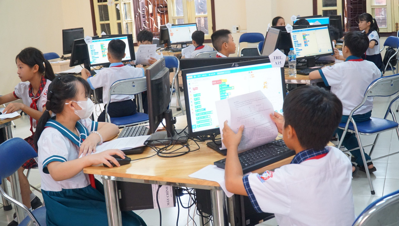 Hội thi năm nay có thêm bảng thi dành cho các học sinh khối tiểu học dự thi sản phẩm sáng tạo. Hội thi năm nay có thêm bảng thi dành cho các học sinh khối tiểu học dự thi sản phẩm sáng tạo.